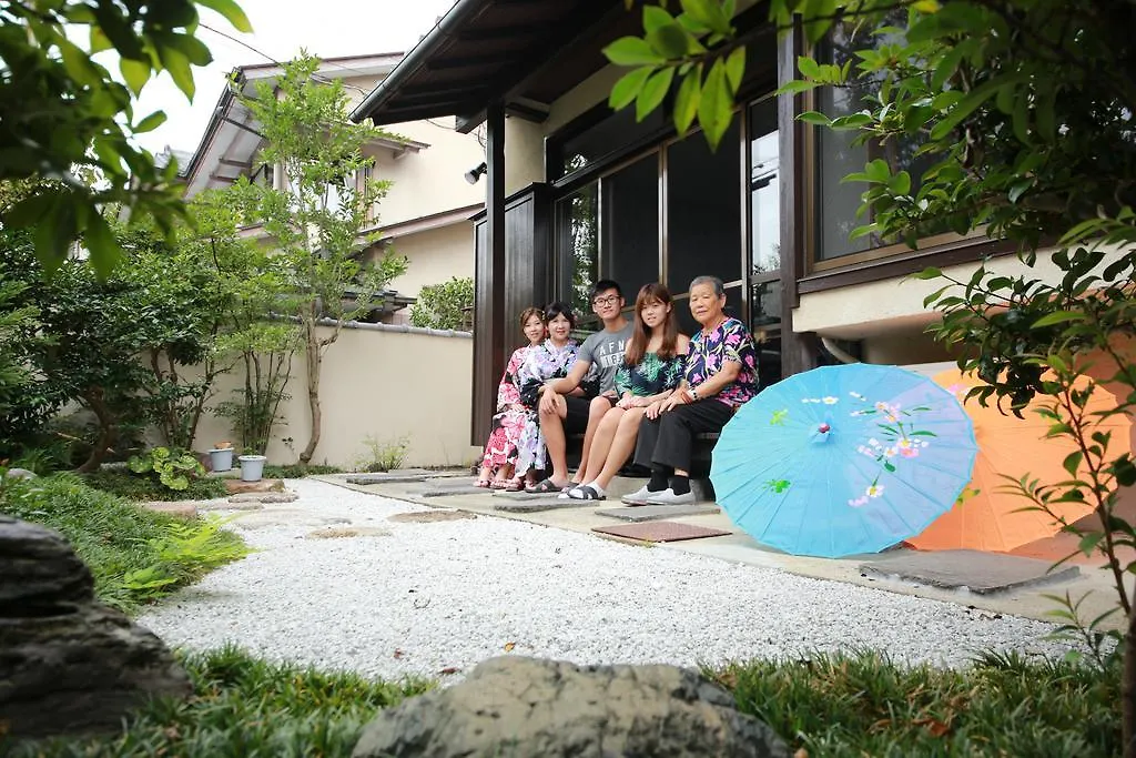 Hotel Kinkaku Kioto 2*,