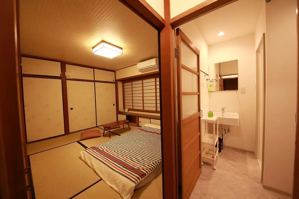 Kinkaku Hotel Kyoto 2*,  Japan